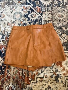 iris Faux Leather Skort in Camel and Cream